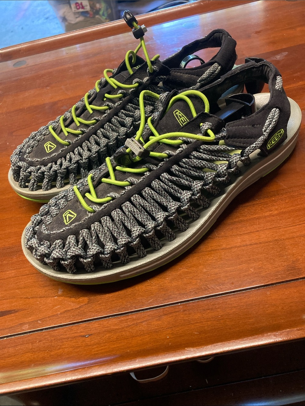 Keen Mens Size 10.5 Uneek Tow Paracord Bungee Sport Sandals Gray Green 1014623